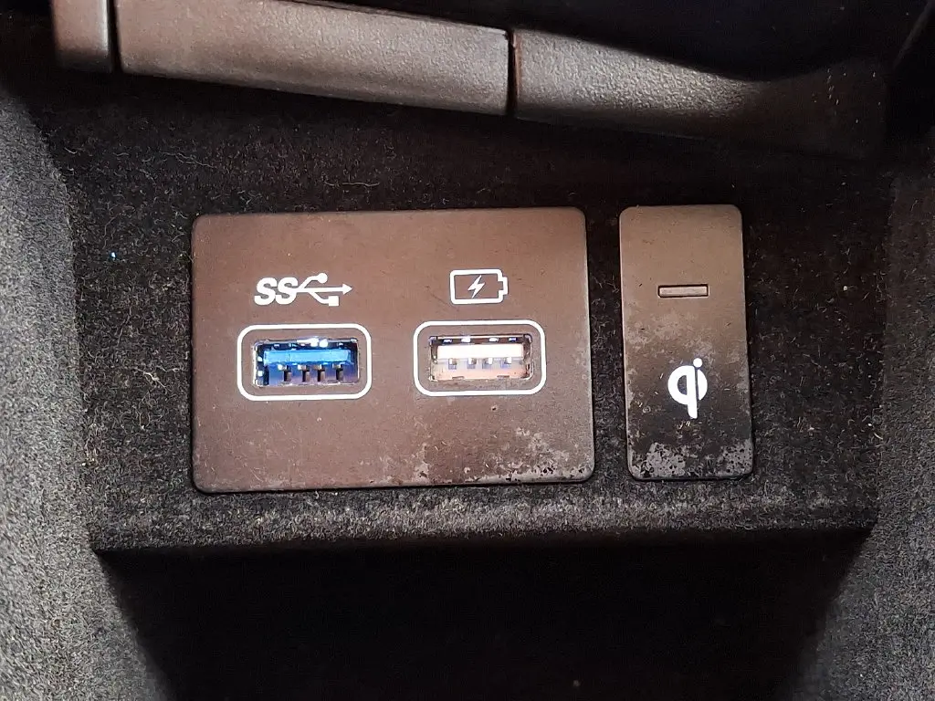 2025 Genesis Gv70 - $30,200