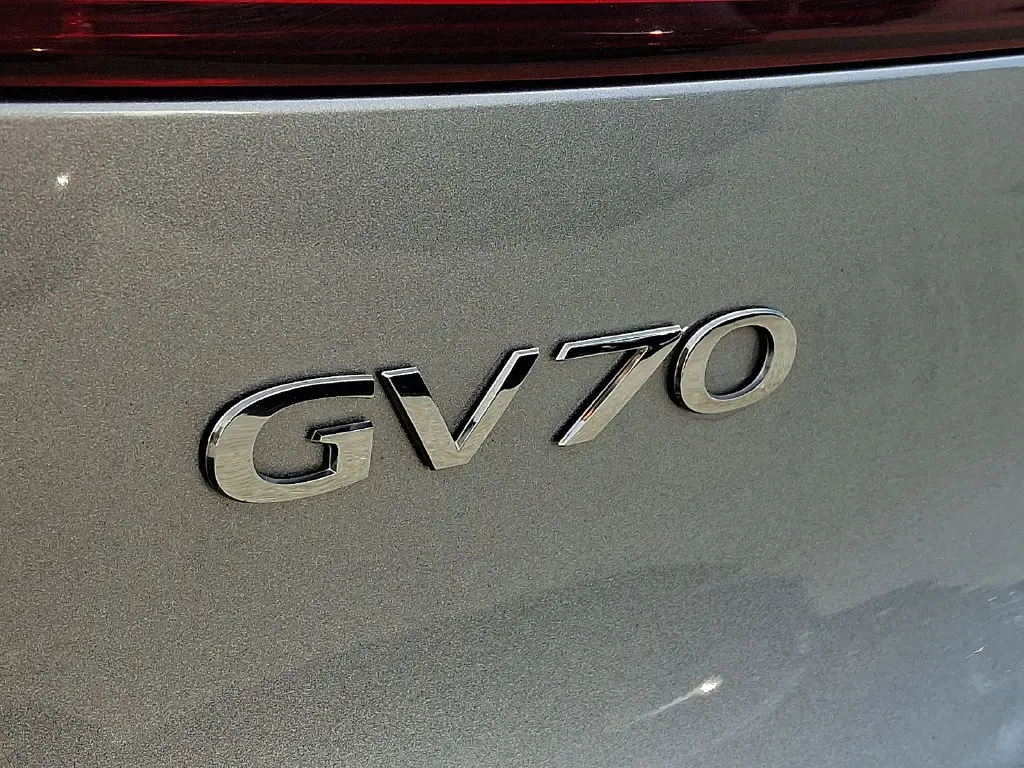 2025 Genesis Gv70 - $30,200