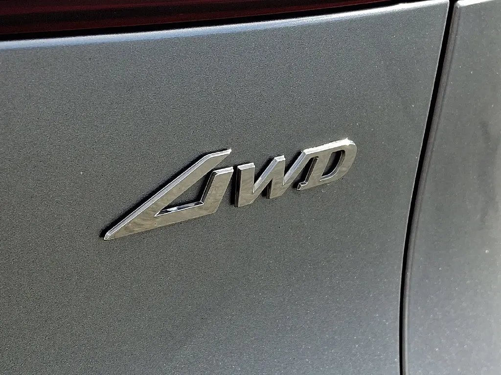 2025 Genesis Gv70 - $30,200