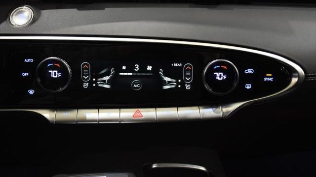2025 Genesis GV70 2.5T Standard