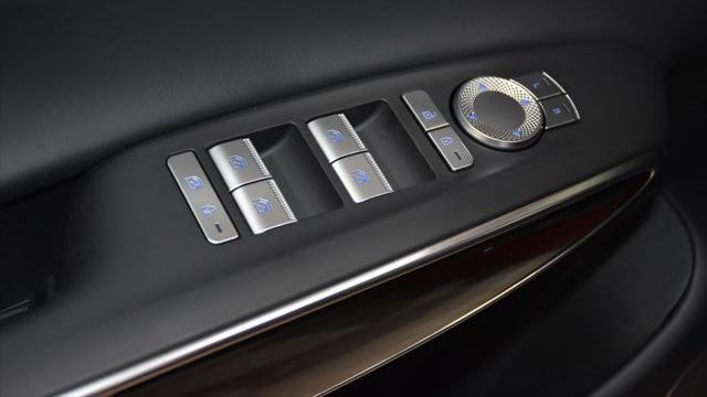 2025 Genesis GV70 2.5T Standard