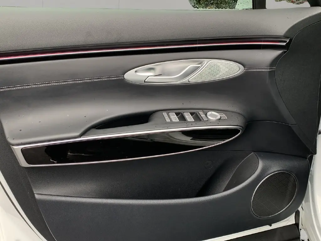 2026 Genesis Gv70 - $43,817