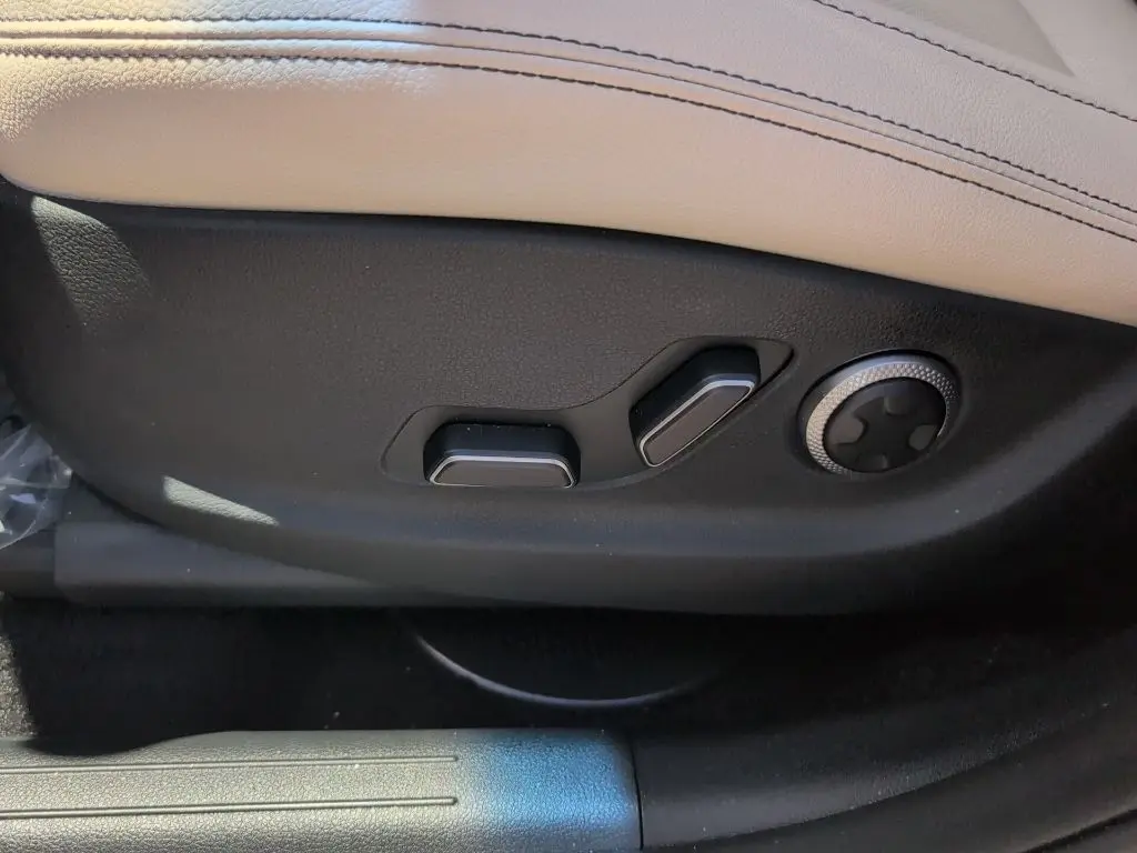 2026 Genesis Gv70 - $42,589