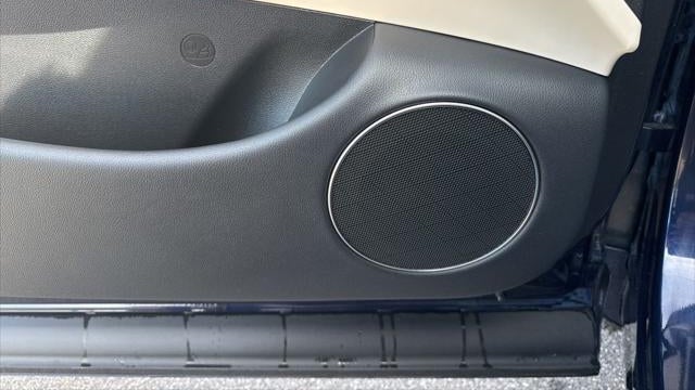 2024 Genesis GV70 2.5T Standard