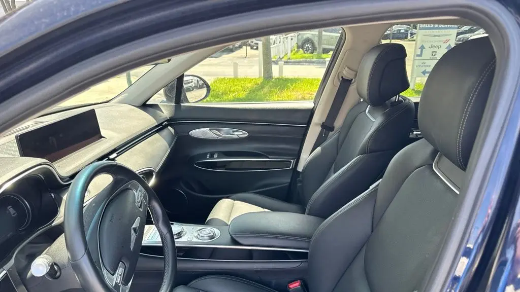 2025 Genesis GV70 2.5T Standard