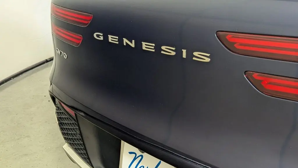 2025 Genesis GV70 2.5T Standard