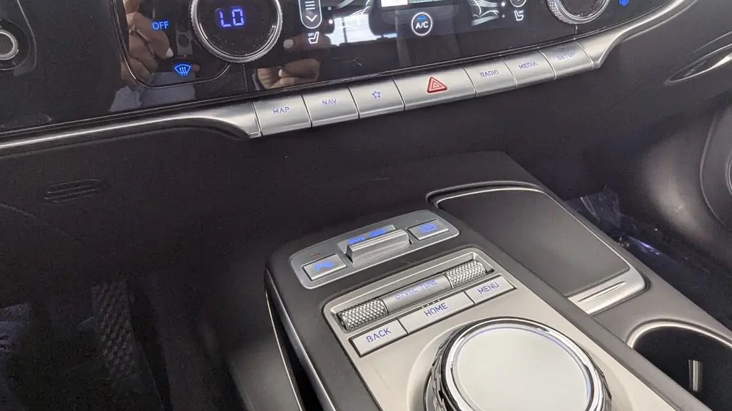 2025 Genesis GV70 2.5T Standard