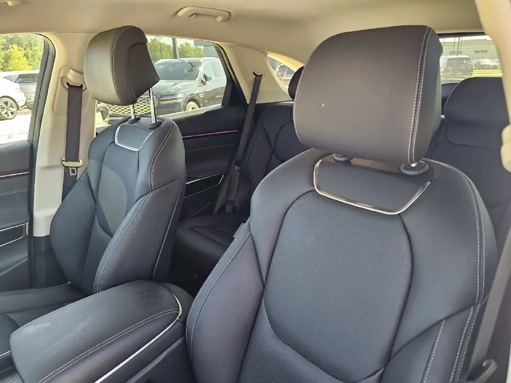 2026 Genesis Gv70 - $40,900