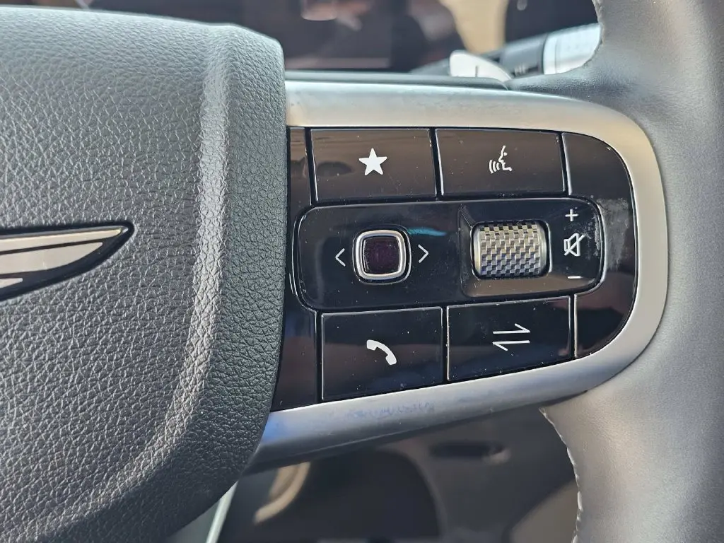 2026 Genesis Gv70 - $40,900