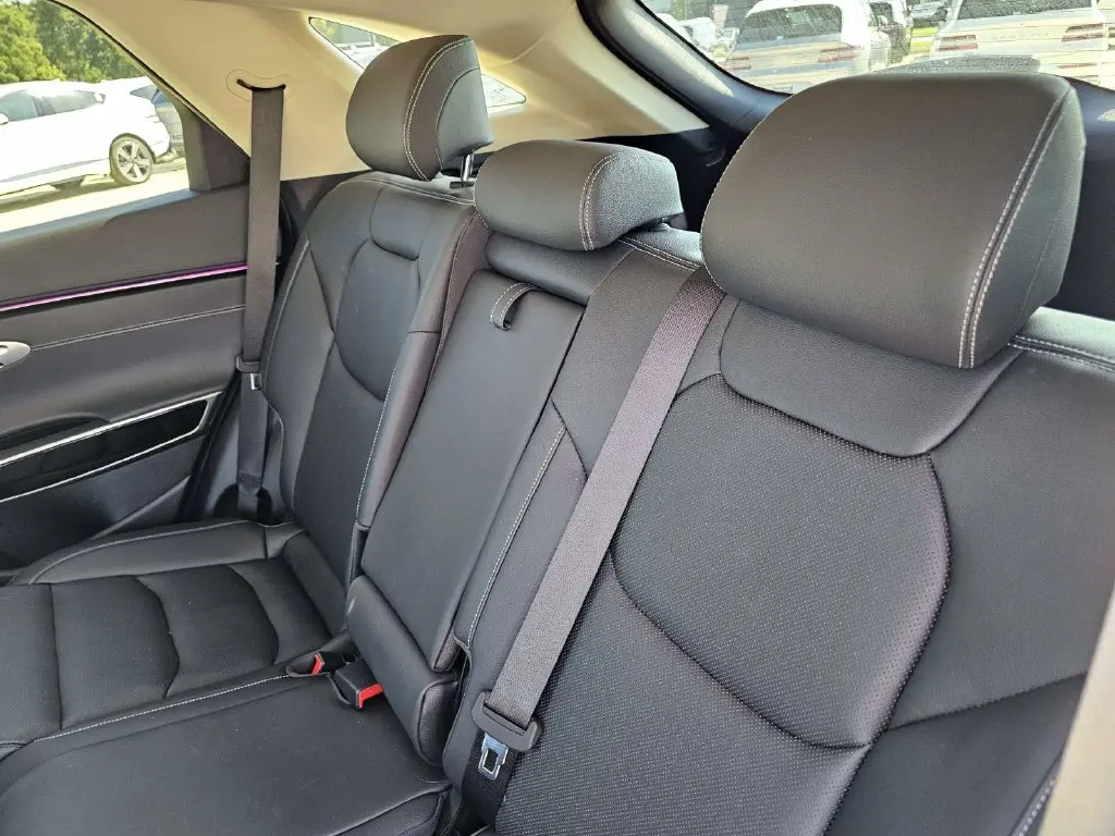 2026 Genesis Gv70 - $40,900