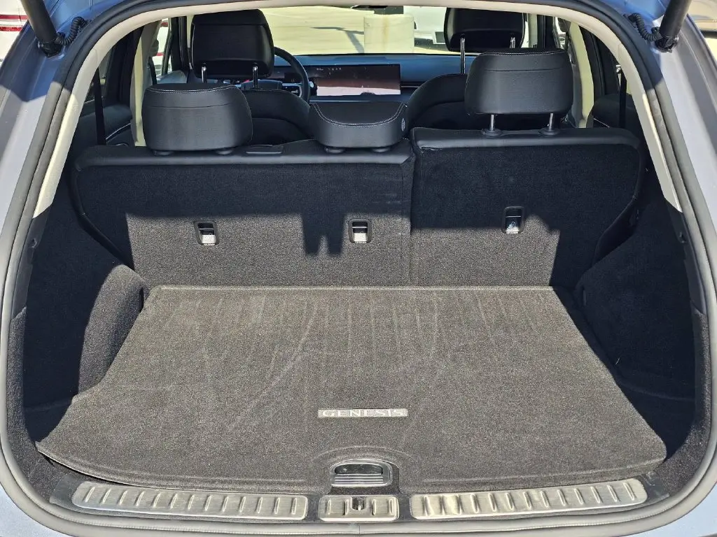 2026 Genesis Gv70 - $40,900