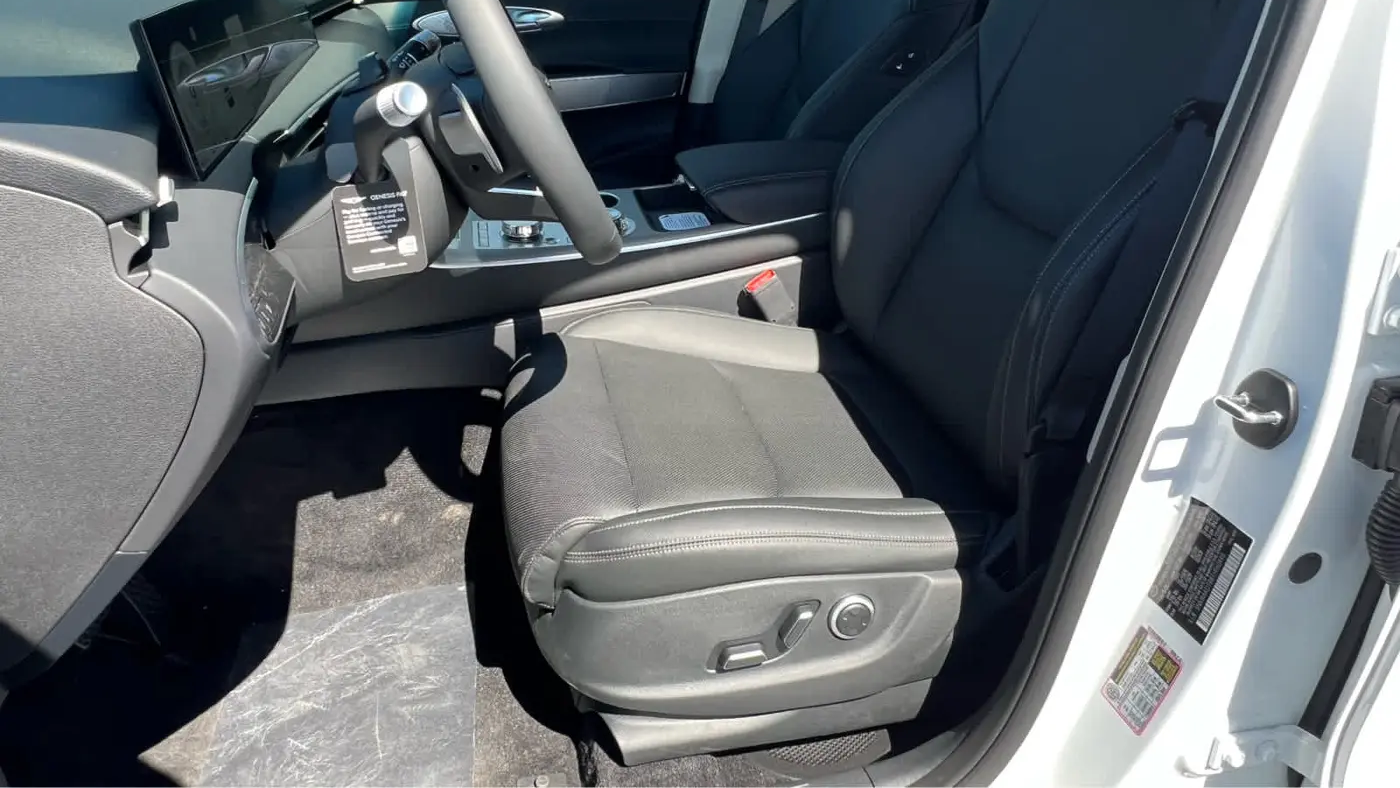 2026 Genesis GV70 2.5T Select