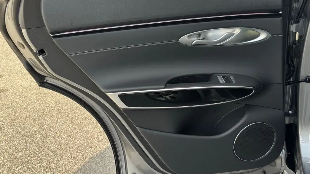 2026 Genesis GV70 2.5T Standard