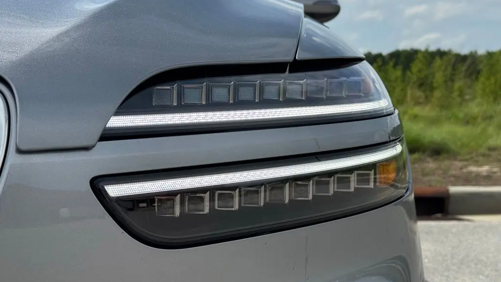 2026 Genesis GV70 2.5T Standard