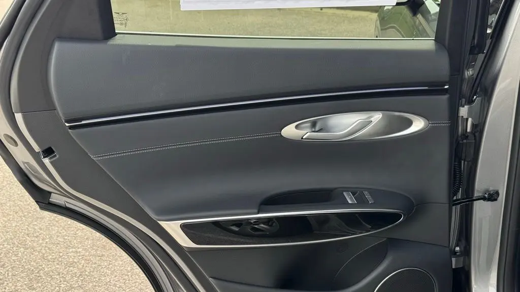 2026 Genesis GV70 2.5T Standard