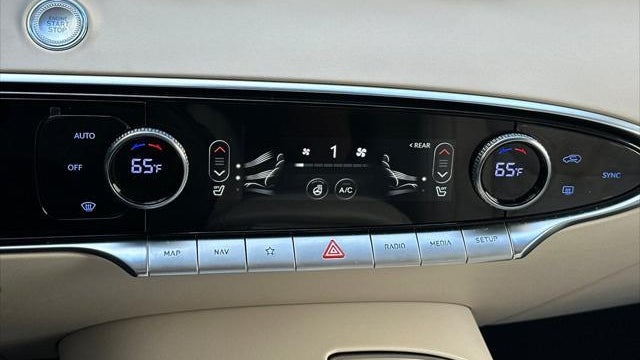 2024 Genesis GV70 2.5T Standard