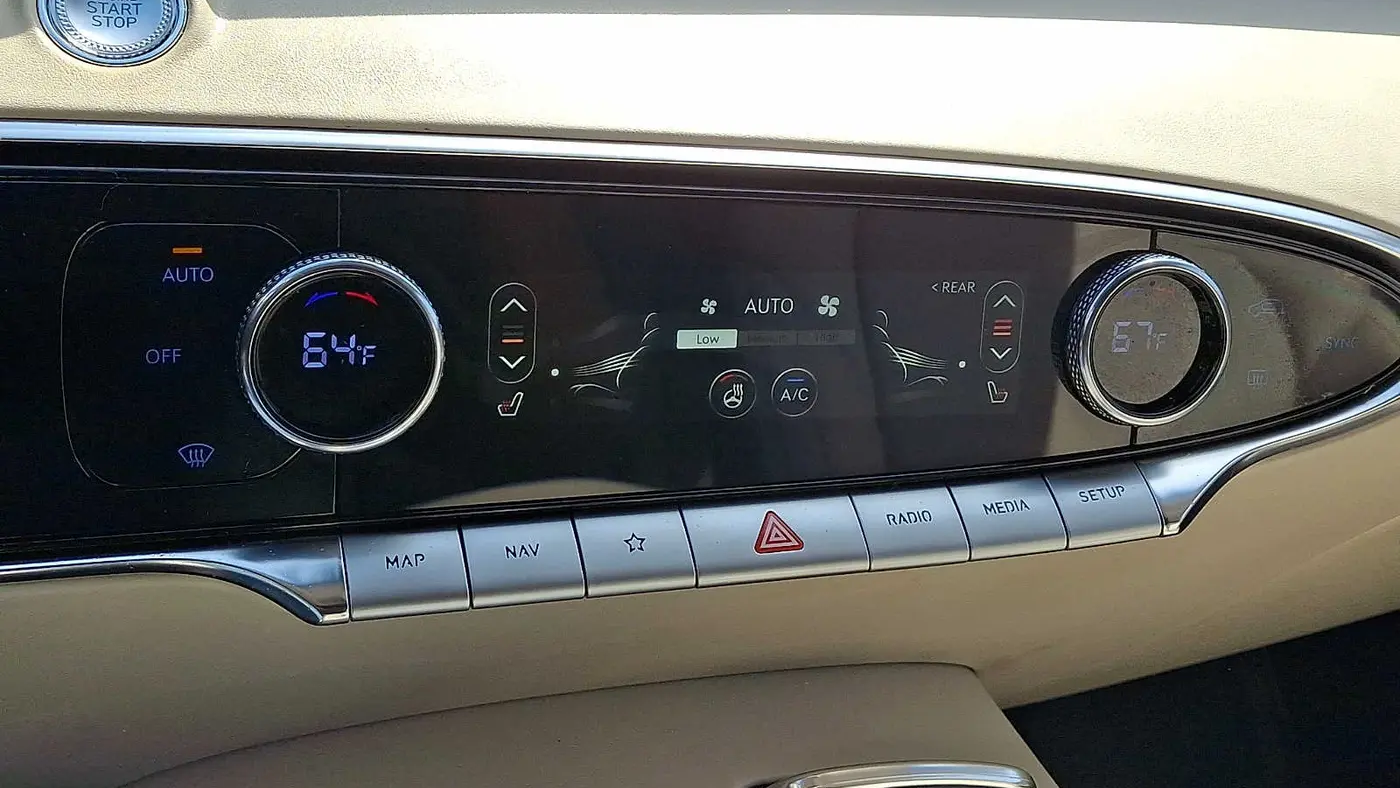2024 Genesis GV70 2.5T Standard