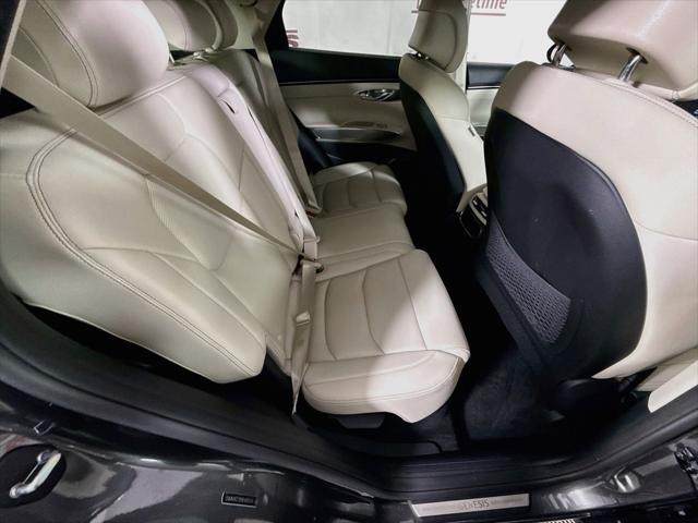 2024 Genesis Gv70 - $38,560
