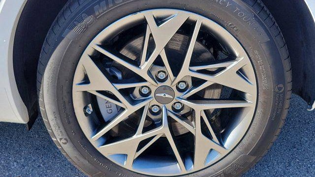 2024 Genesis GV70 2.5T Standard