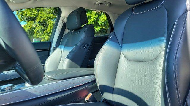 2024 Genesis GV70 2.5T Standard