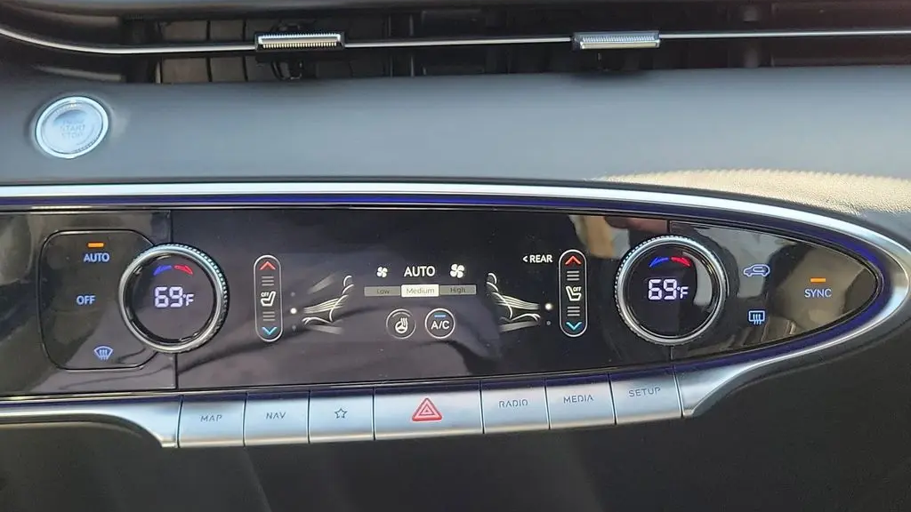 2025 Genesis GV70 2.5T Standard
