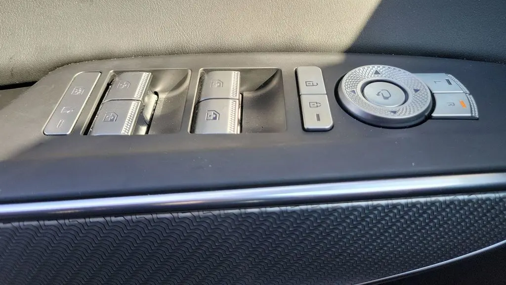 2025 Genesis GV70 2.5T Standard