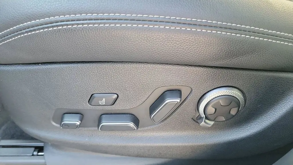 2025 Genesis GV70 2.5T Standard