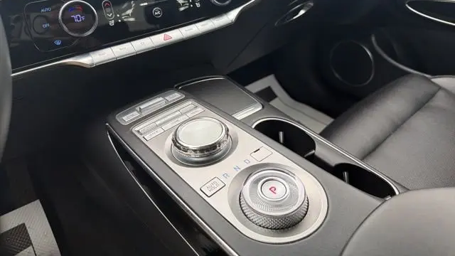 2025 Genesis GV70 2.5T Standard