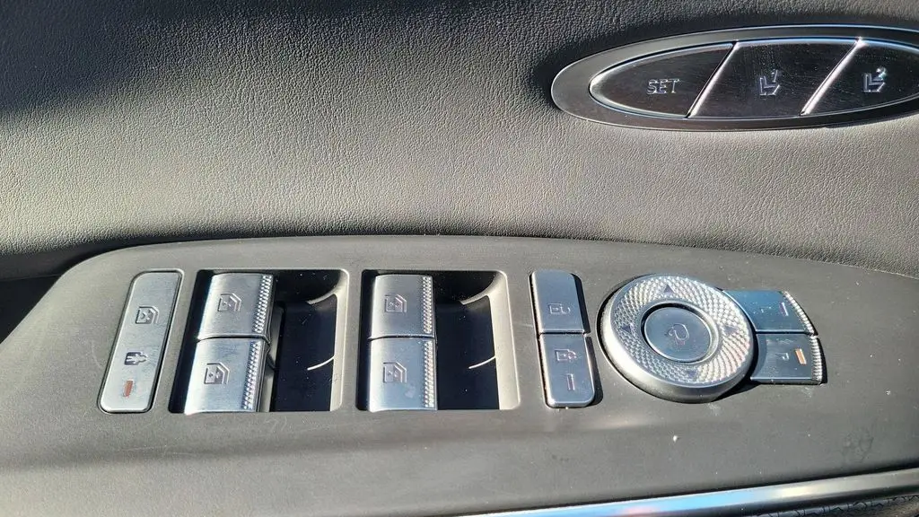 2025 Genesis GV70 2.5T Standard