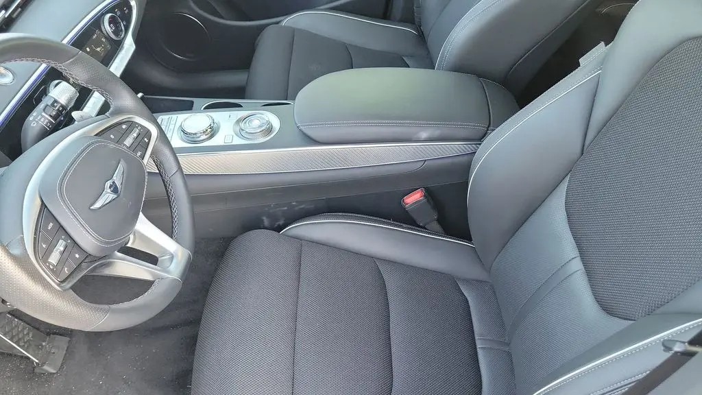 2025 Genesis GV70 2.5T Standard