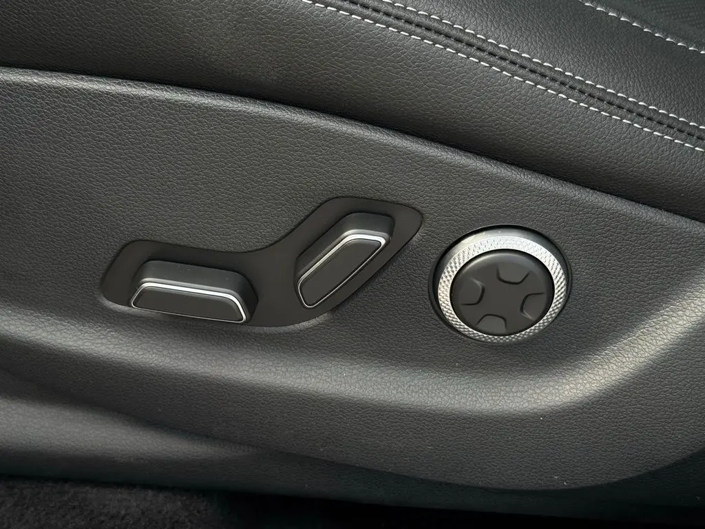 2026 Genesis Gv70 - $54,067
