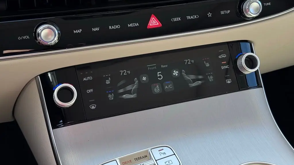 2026 Genesis GV70 2.5T Advanced