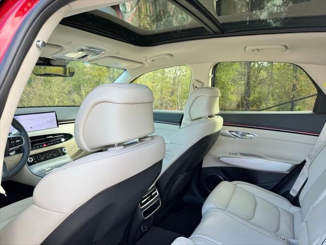 2026 Genesis Gv70 - $58,252