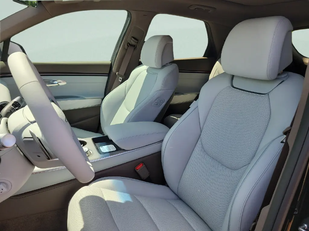 2026 Genesis Gv70 - $57,785
