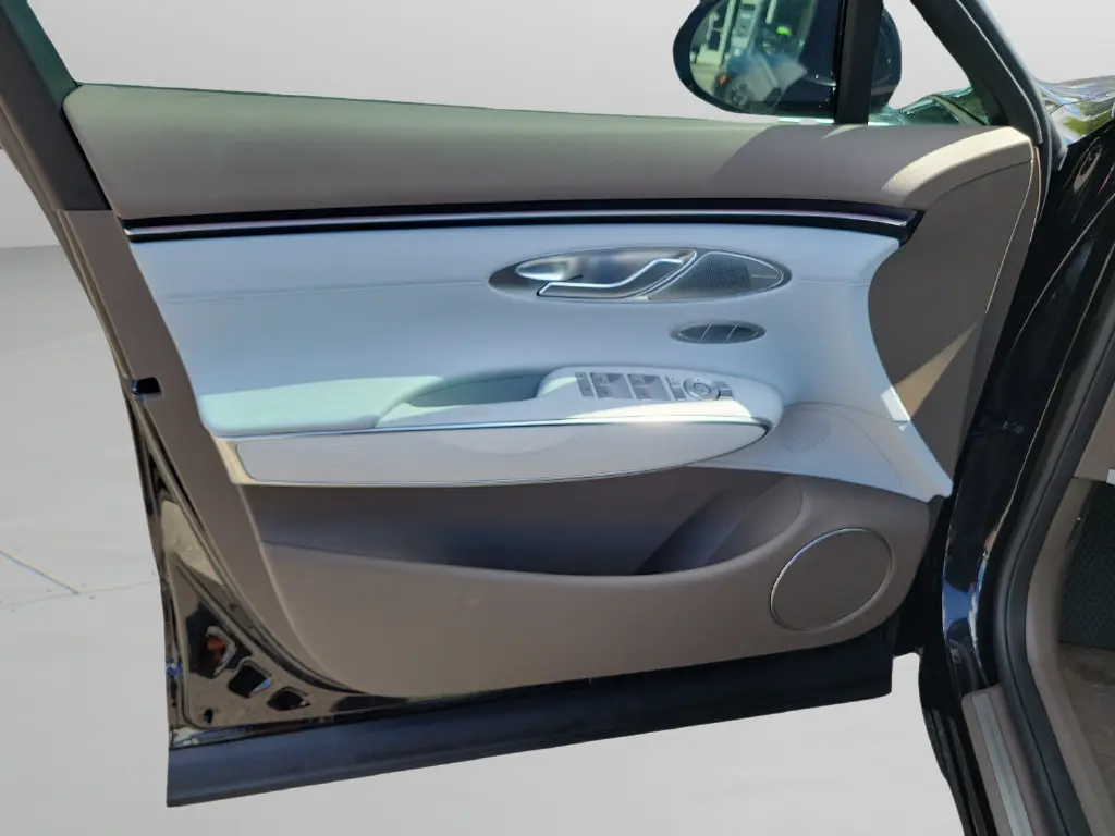 2026 Genesis Gv70 - $57,785