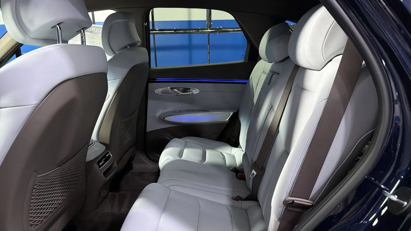2026 Genesis GV70 2.5T Advanced