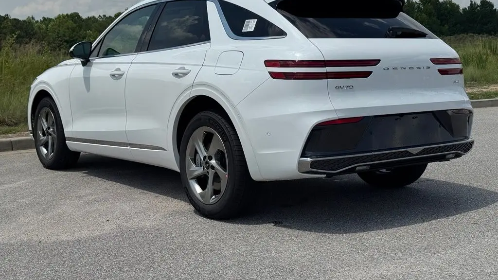 2026 Genesis GV70 2.5T Advanced