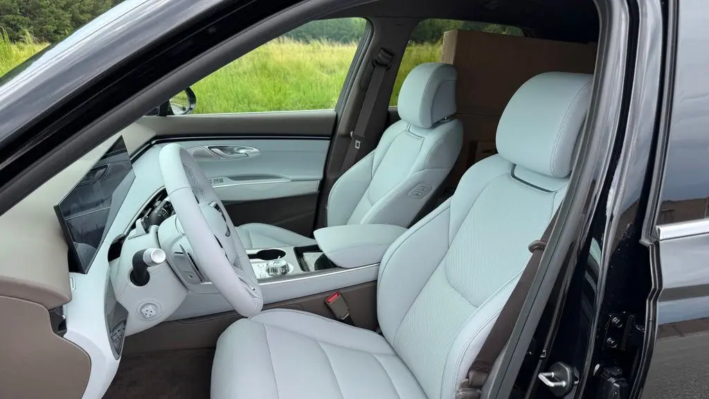 2026 Genesis GV70 2.5T Advanced