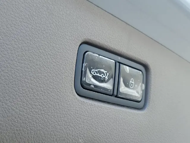 2026 Genesis Gv70 - $50,988