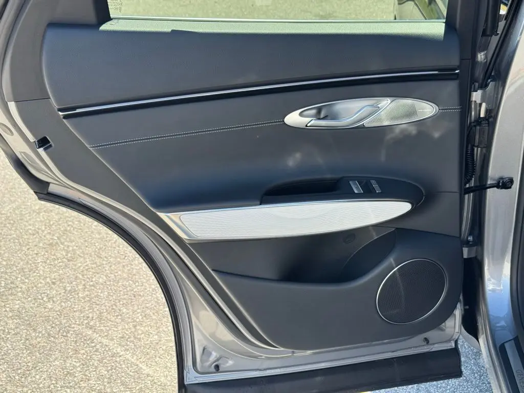 2026 Genesis Gv70 - $55,526