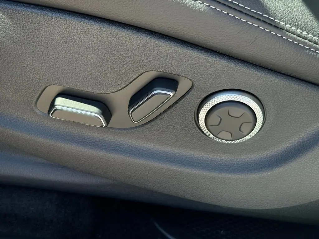 2026 Genesis Gv70 - $55,526