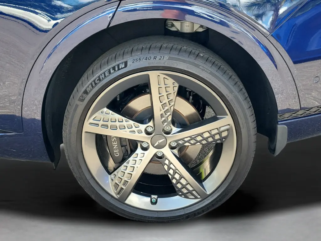 2025 Genesis Gv70 - $52,999
