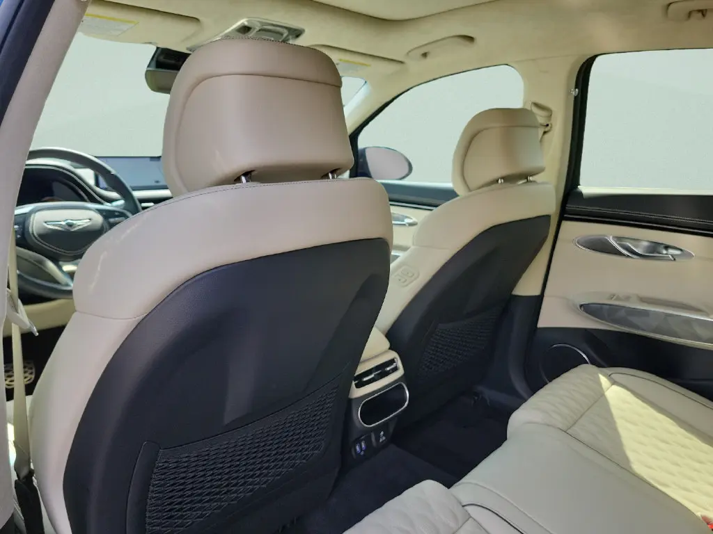2025 Genesis Gv70 - $52,999