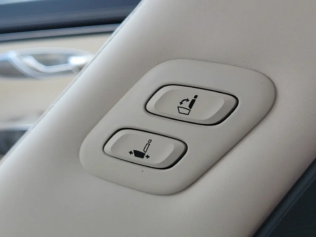 2025 Genesis Gv70 - $52,999