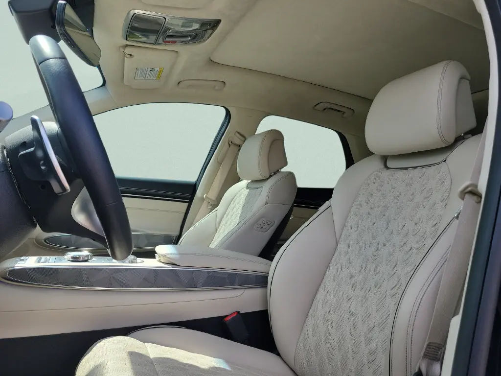 2025 Genesis Gv70 - $52,999
