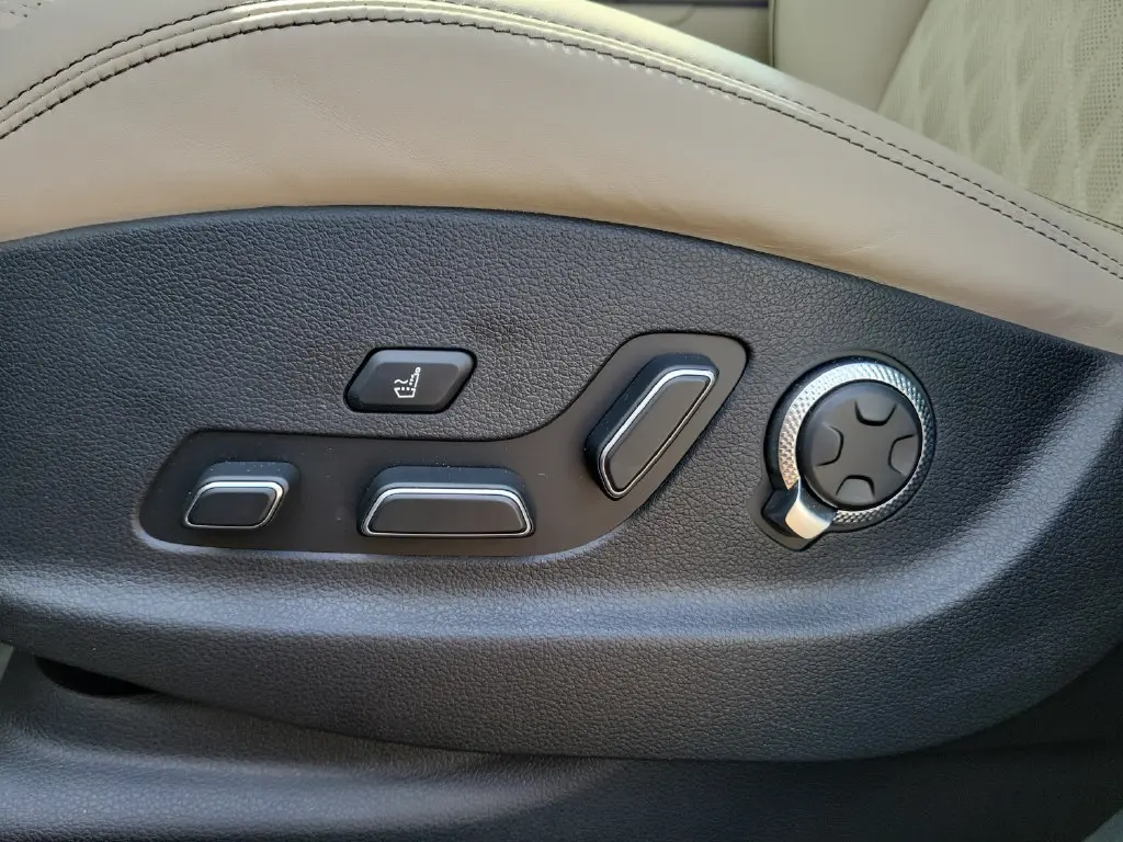 2025 Genesis Gv70 - $52,999