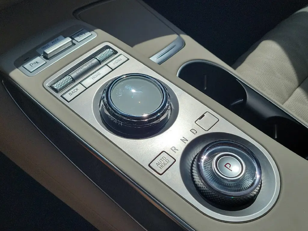 2025 Genesis Gv70 - $52,999