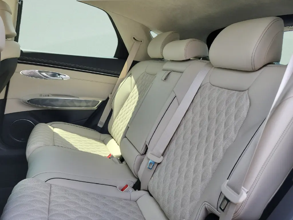 2025 Genesis Gv70 - $52,999