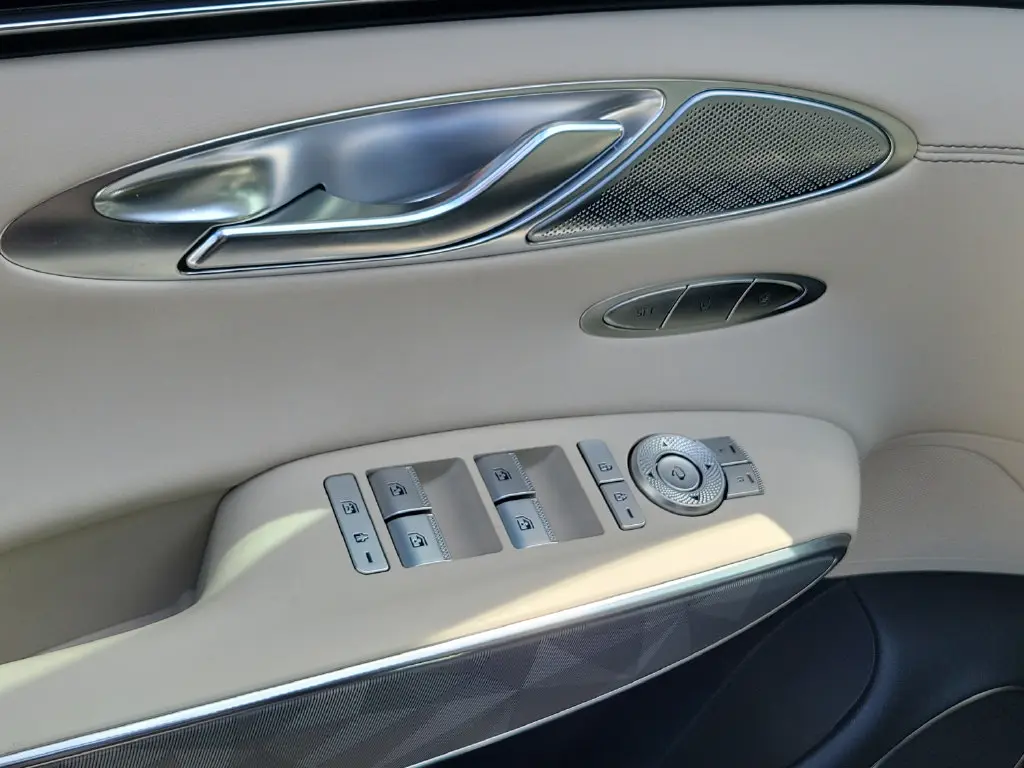 2025 Genesis Gv70 - $52,999
