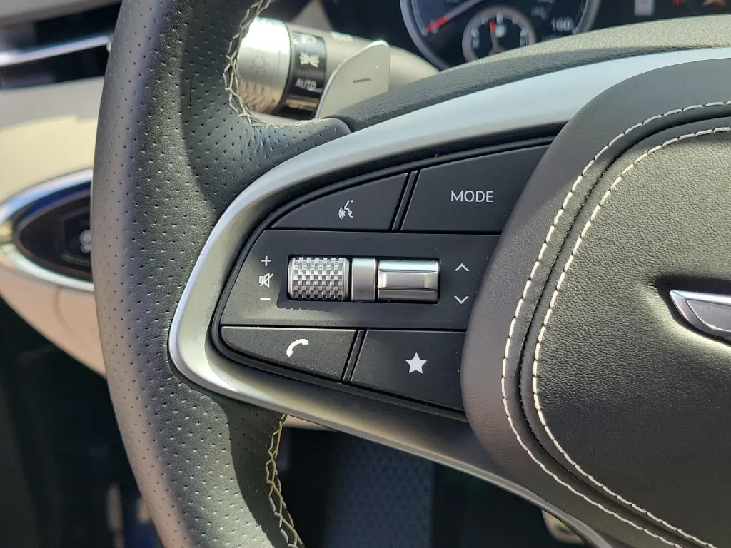 2025 Genesis Gv70 - $52,999